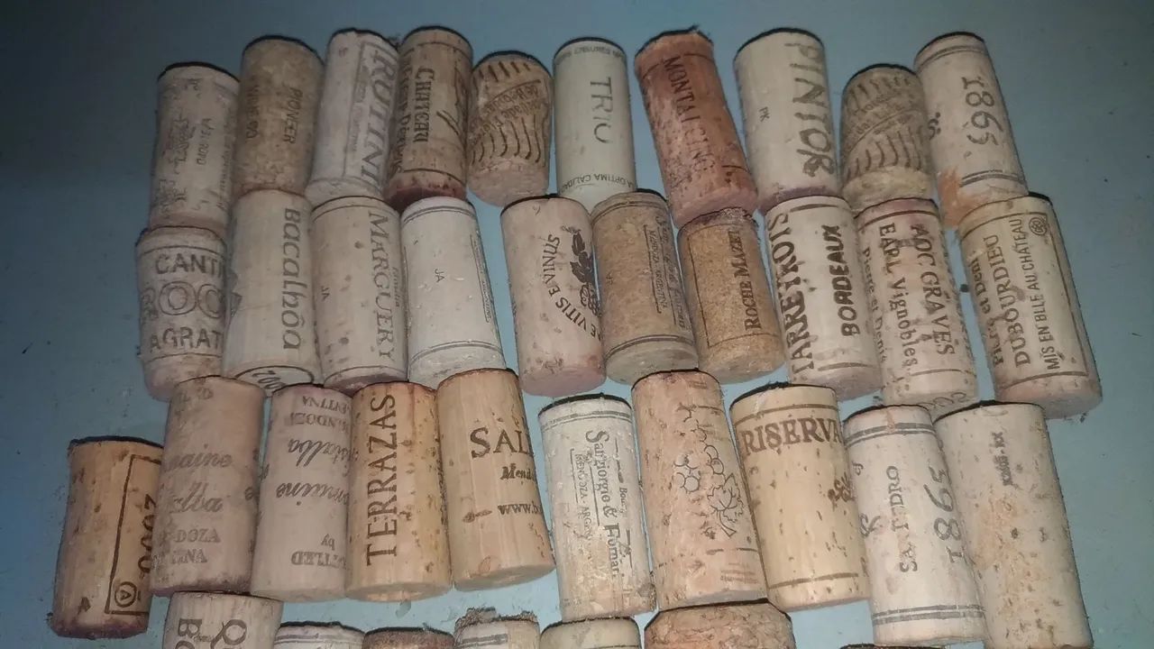 Lote rolhas em cortiça conjunto, originais, usadas, tenho umas 60u. - Foto 3