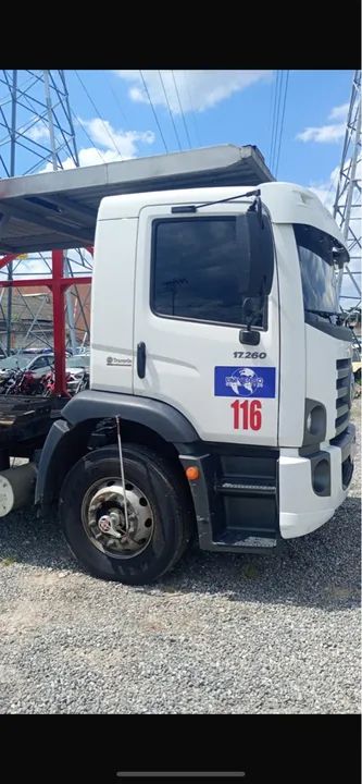 Caminhão com pneus novos - Foto 2