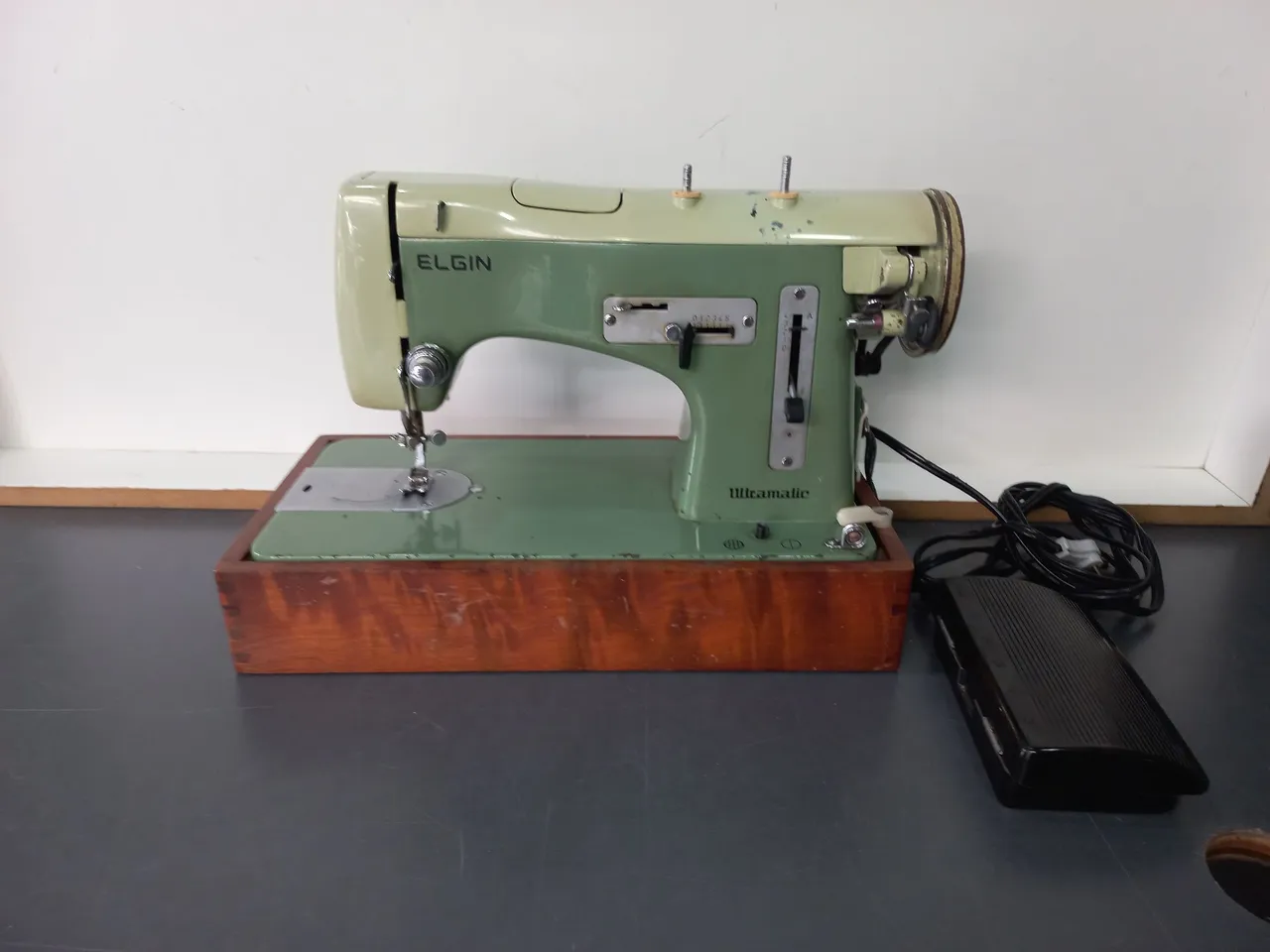 Maquina de Costura Elgin Ultramatic Antiga