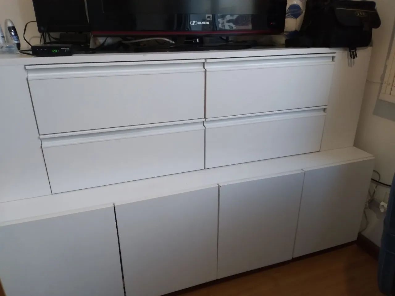 Armário branco tampo vidro 10mm