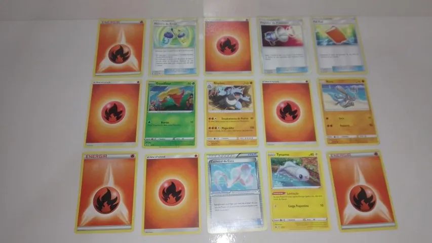 lote de cartas pokemon com 15 cartas