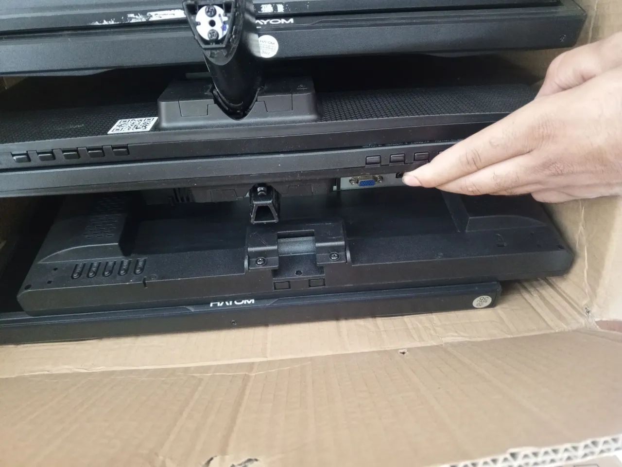 Lote de monitor de 19 polegadas sem pesinho para retirar peças , telas com detalhes,  - Foto 2