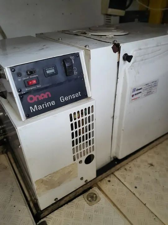 Phantom 500 HT 2007 com 2.188hrs motores diesel yanmar, gerador onan 11kvs, 25 + 1 passage - Foto 12