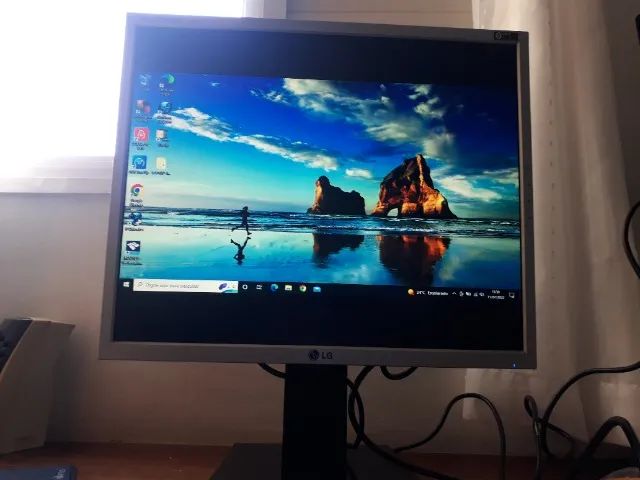 Monitor LG Flatron modelo L1953 H de 19" seminovo em ótimo estado