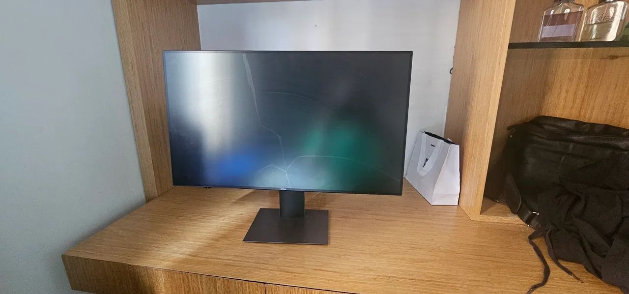 Monitor Dell Ultrasharp - retirada de peças
