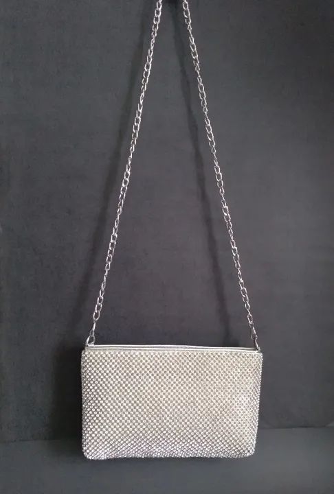 Bolsa carteira feminina de mão e ombro em prata com strass alça corrente  - Foto 2