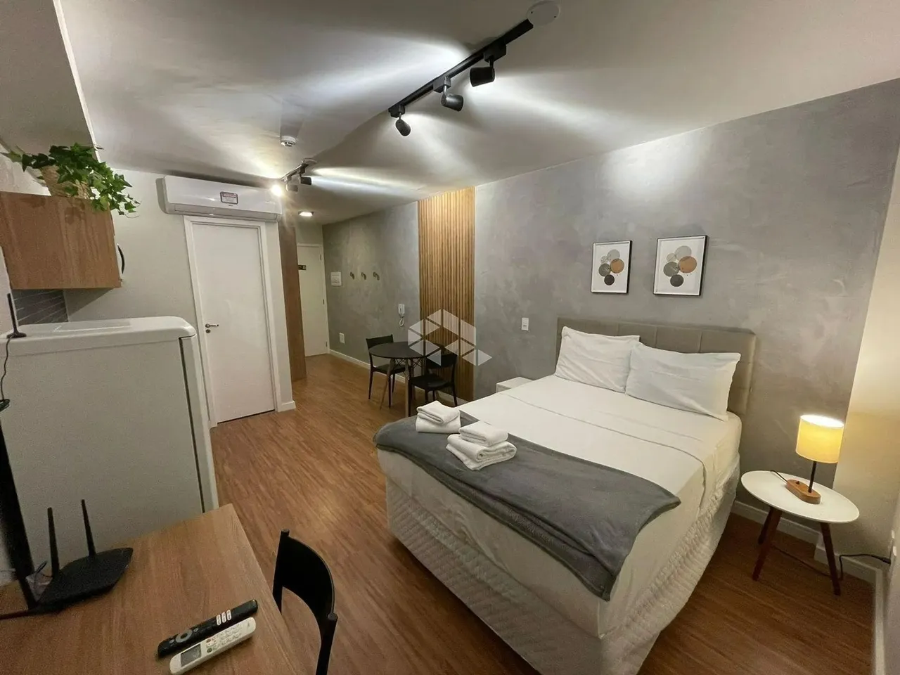 Studios NR decorados e mobiliados para short ou long stay, 270 metros do Metrô Praça da Ár