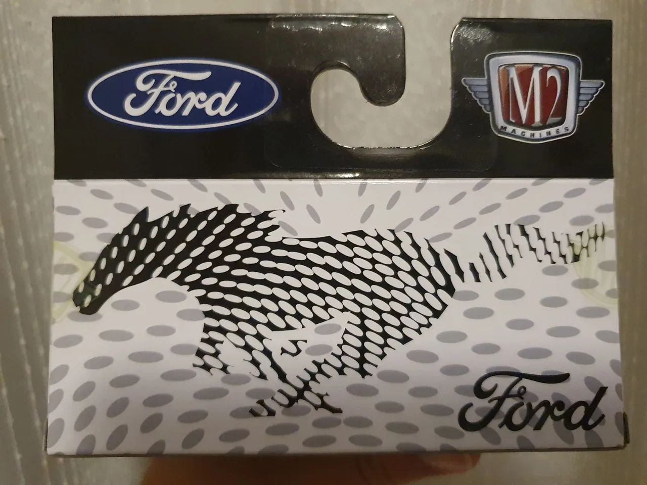 Miniatura Ford Mustang Fastback (1968)- 1/64 M2 Machines - Foto 5