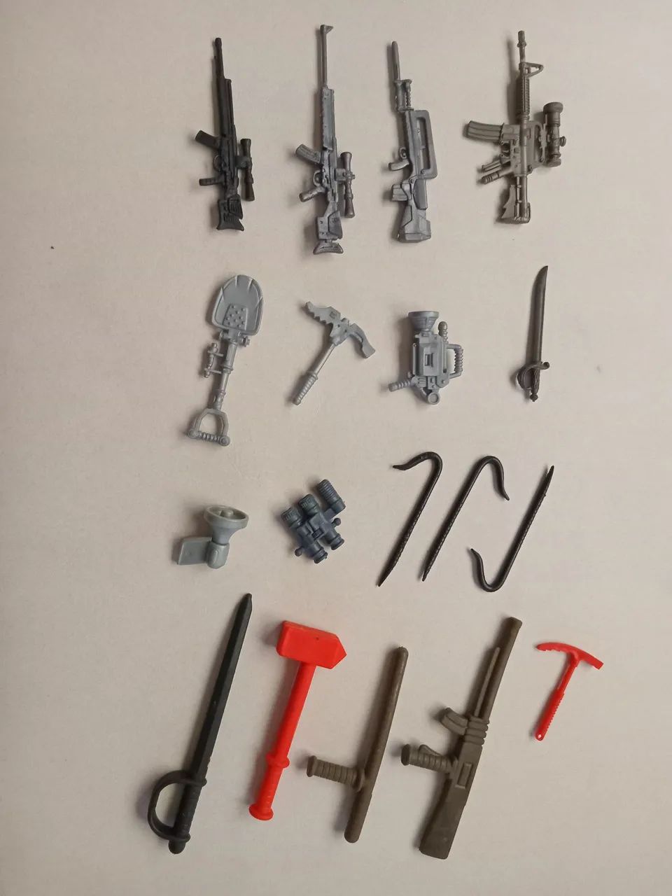 Lote de acessórios e armas action figures