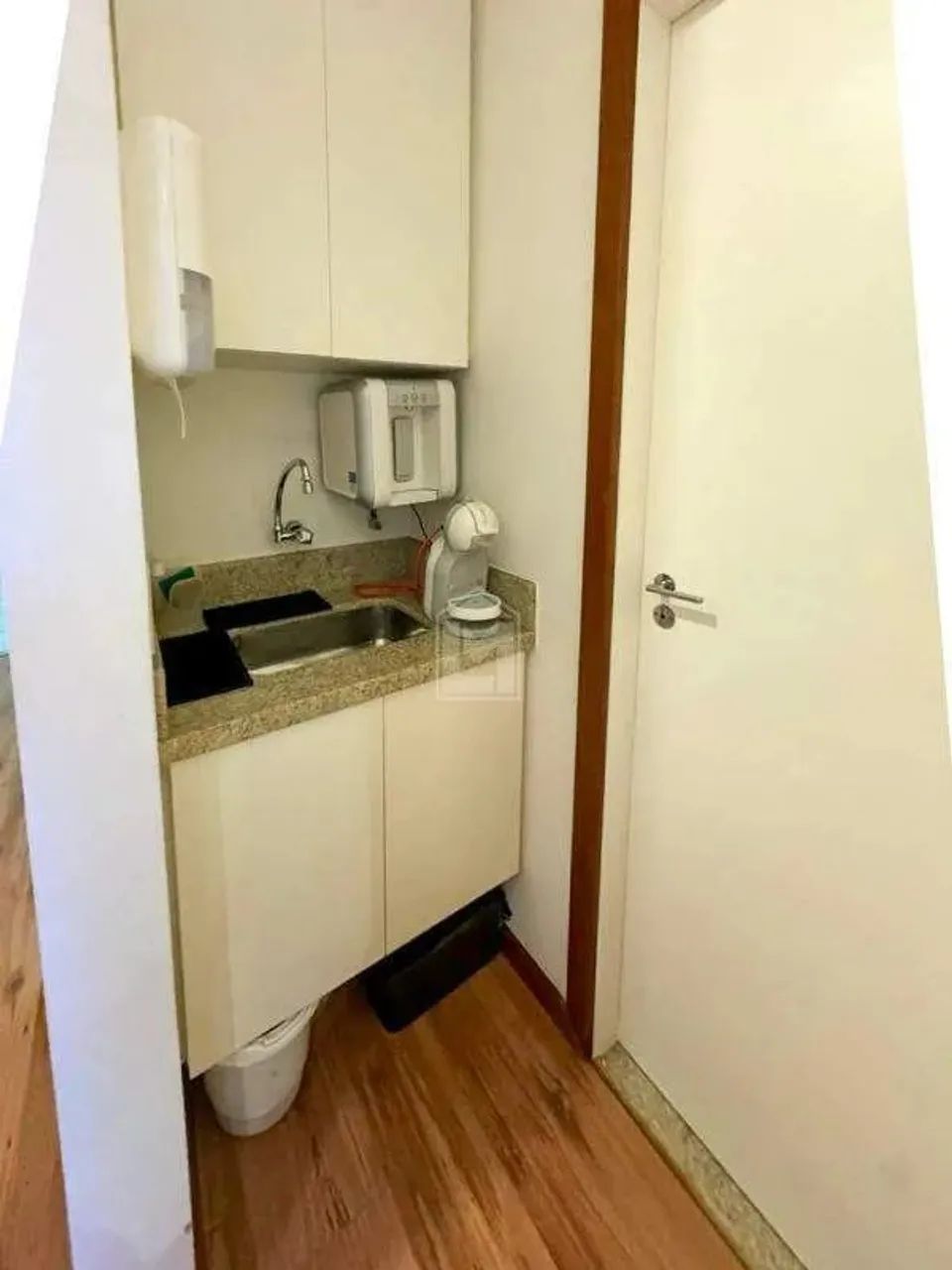 Lívia Machado Imóveis  Venda Sala Comercial mobiliada de 39m² na Enseada do Suá/ES - Foto 3