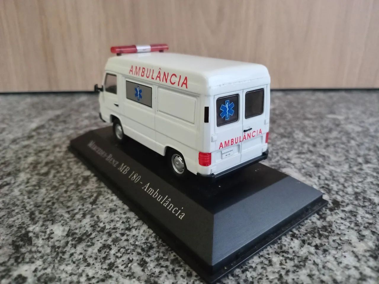 Miniatura Mercedes-Benz MB 180 - Ambulância - Foto 3