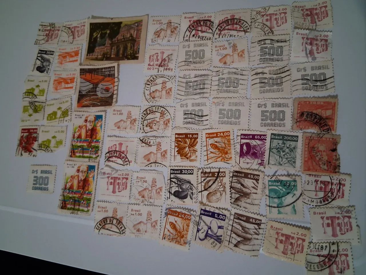 Coleção de selos antigos , alguns anos 80 