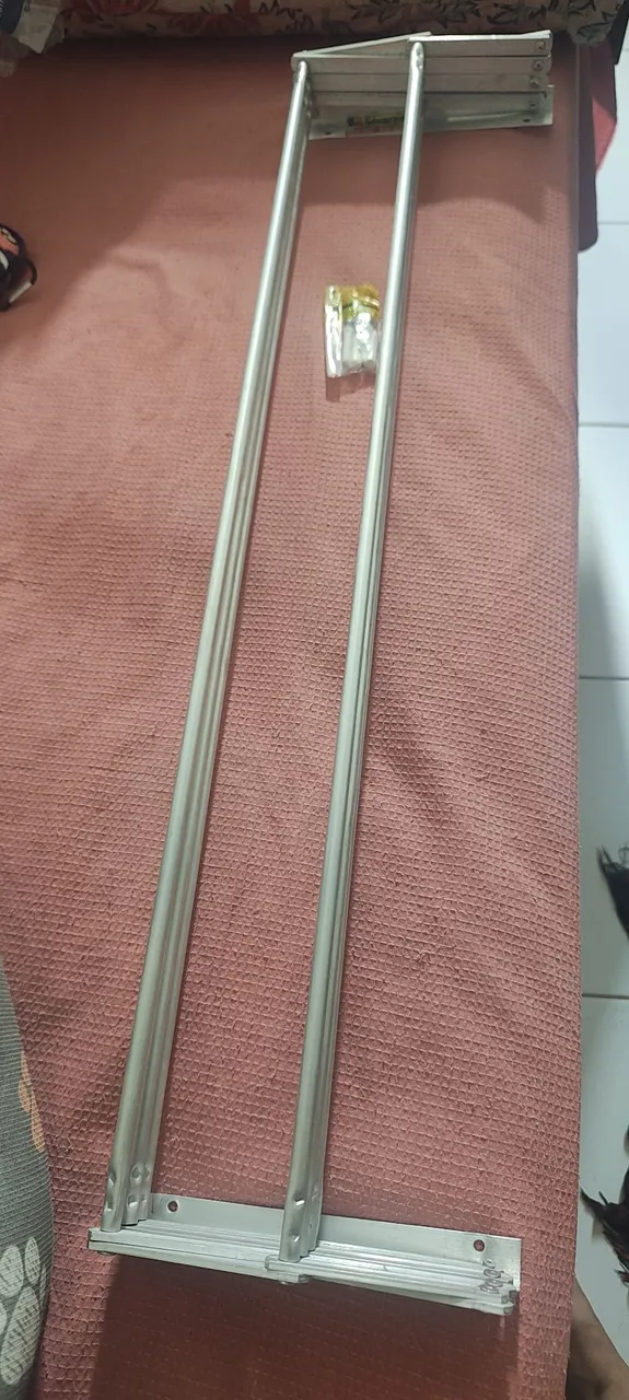 Varal de Teto Retrátil em alumínio - Prático e Resistente