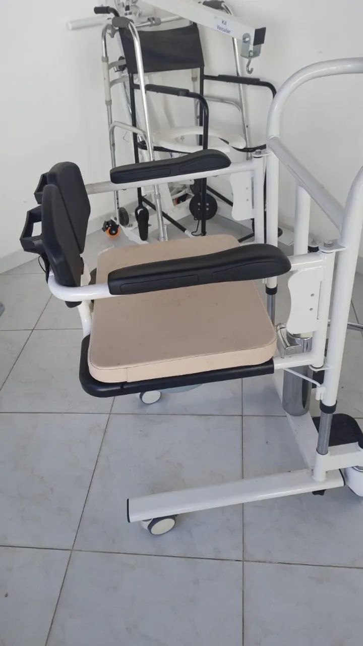 Cadeira de Banho com Rodas e Assento Confortável - Foto 2