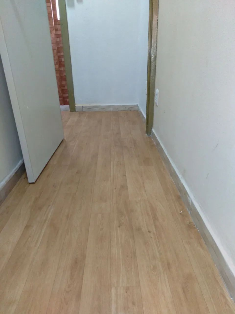 27,00 INSTALAÇÃO PISO VINILICO E RODA PE  - Foto 3