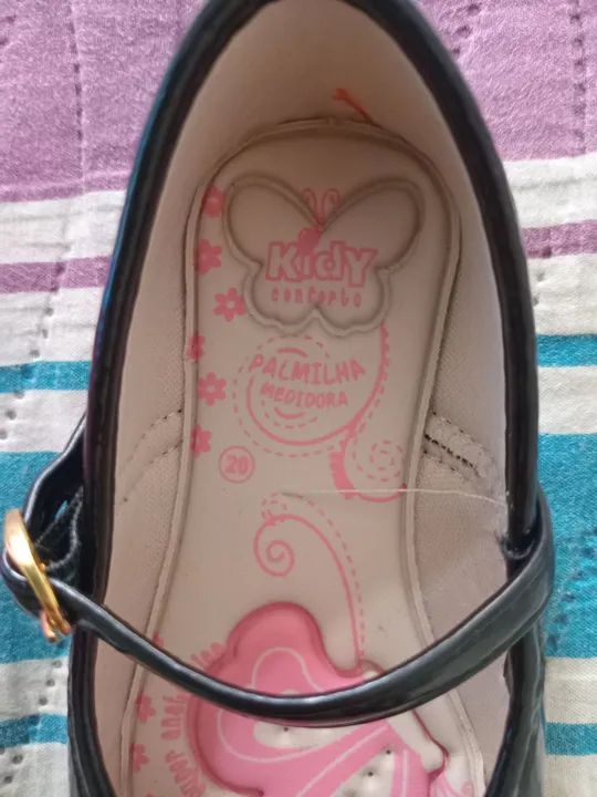 Sapatinho de menina preto tam 20 - Foto 3