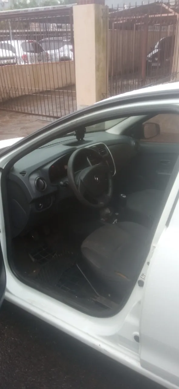Sandero pronto para dia dia e para trabalhar.