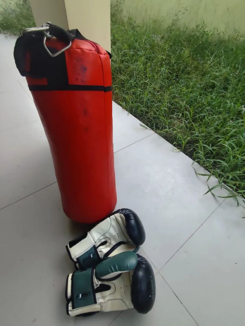 Kit Saco de Pancada Punch 90 cm Cheio + Luva Pretorian 14 OZ - Foto 2