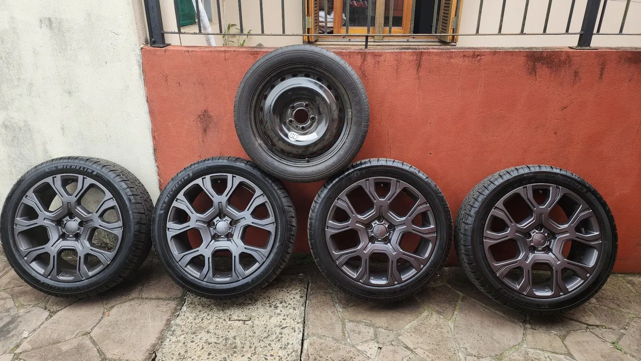 Rodas originais Jeep Renegade/Compass com pneus Michelin zerados.