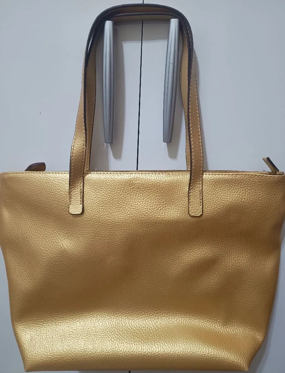 Bolsa Arezzo Dourada com Carteira. Nunca usada. - Foto 2