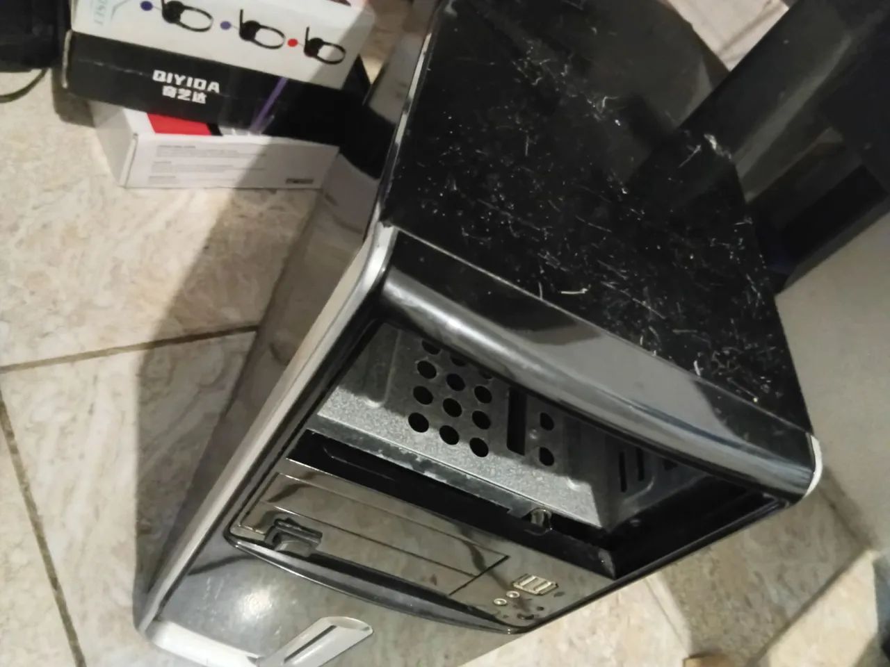 Gabinete básico usado