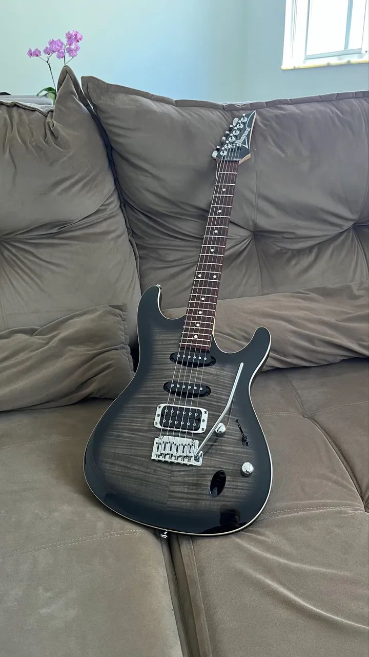 Linda Guitarra Ibanez HSS Flamed top - Foto 4