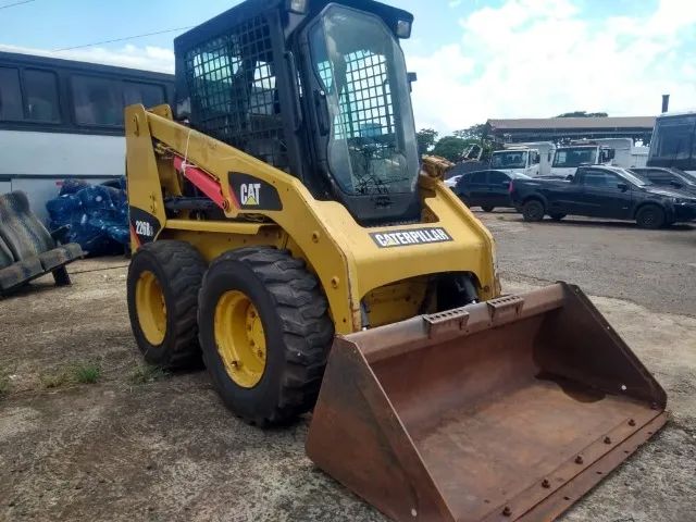 Mini Carregadeira Caterpillar 2012