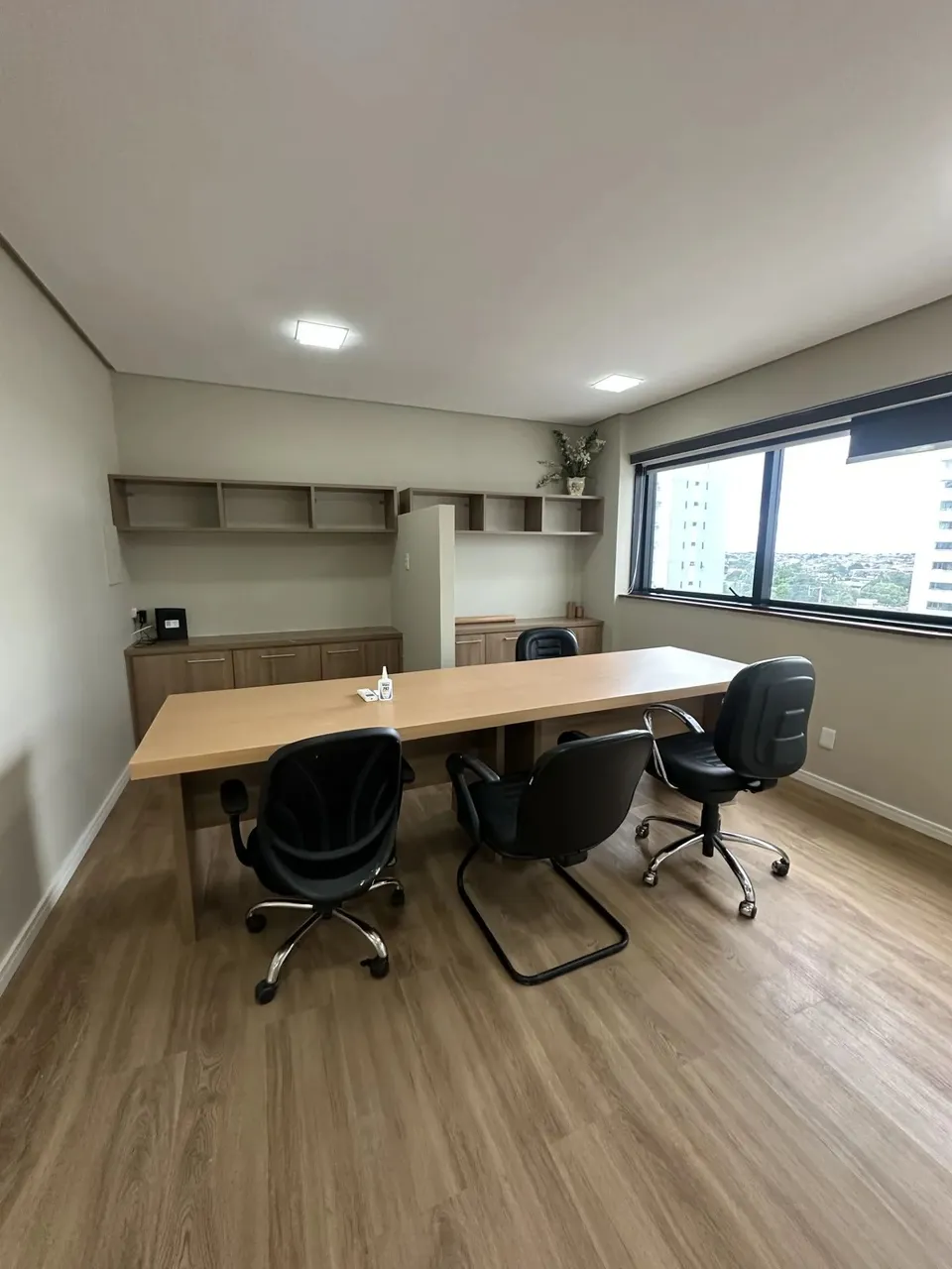 Locação de sala comercial no edifício First Tower, Vieiralves - Nossa senhora das graças