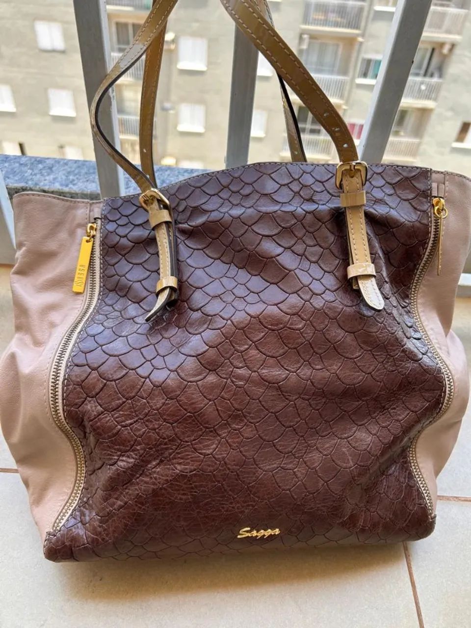 Bolsa de couro / Sagga.