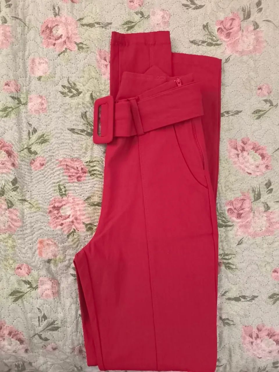 Calça rosa 70% viscose, tamanho P, acompanha cinto  - Foto 2
