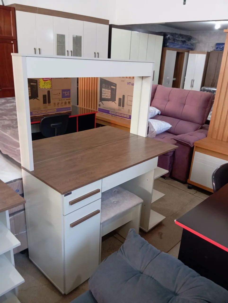 Penteadeira Moderna com Espelho e Banqueta