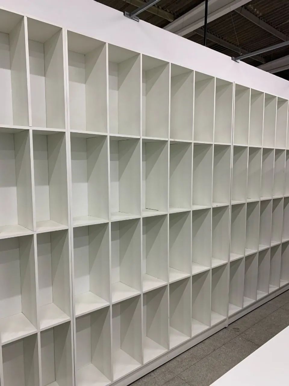 Gôndolas Vestuário e Lojas Diversas  - Foto 3