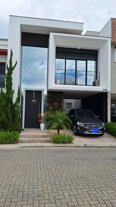 Casa em Condomínio