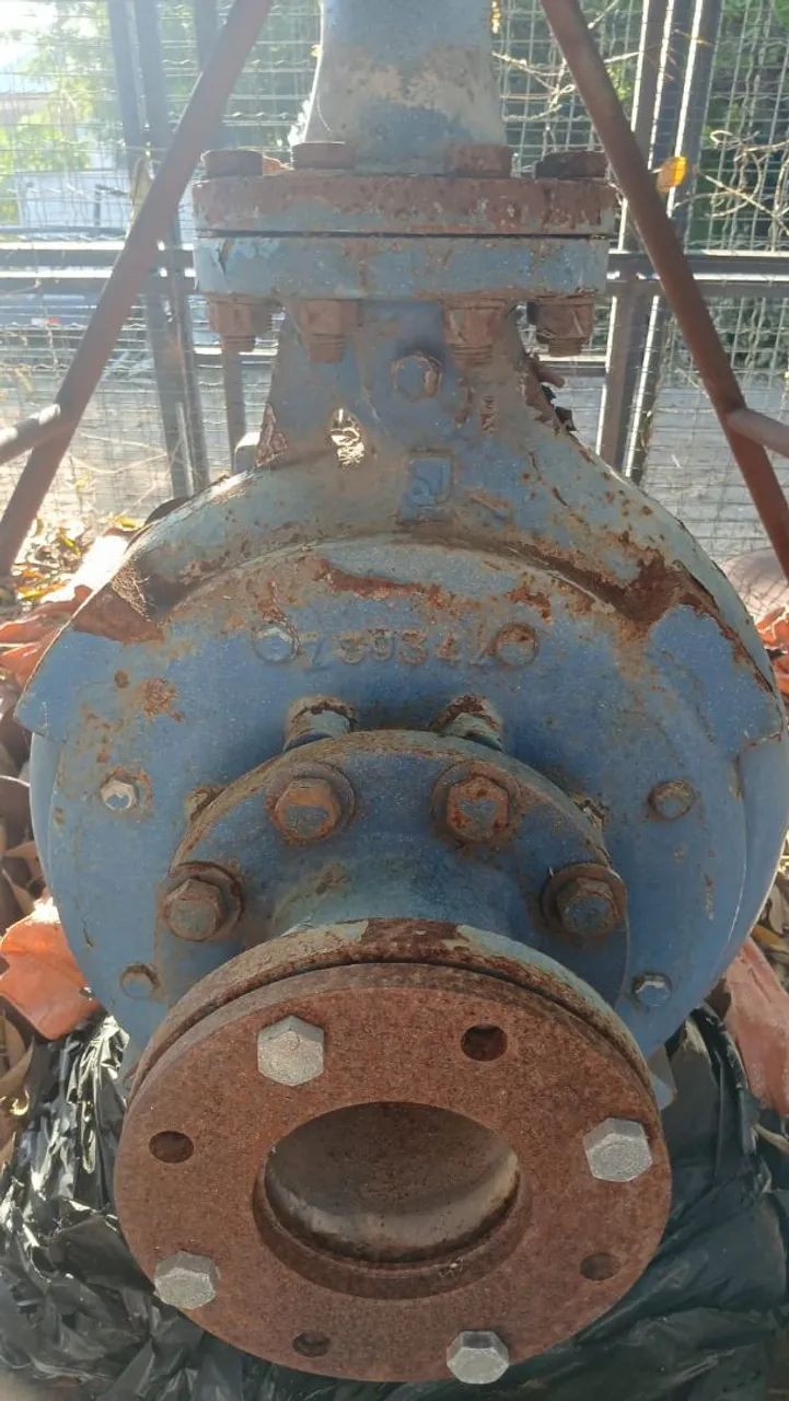 Vende se ,uma motor Bonba  weg  25 cv  entrada 150 saída 100 de alta - Foto 3