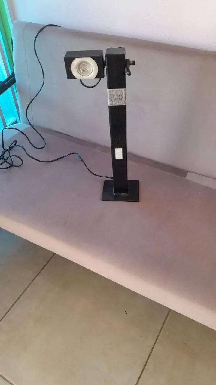 Luminária pedestal de mesa de ferro - Foto 2