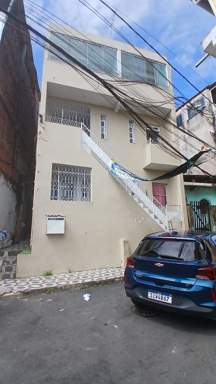 Vende-se ou aluga-se casa de três andares