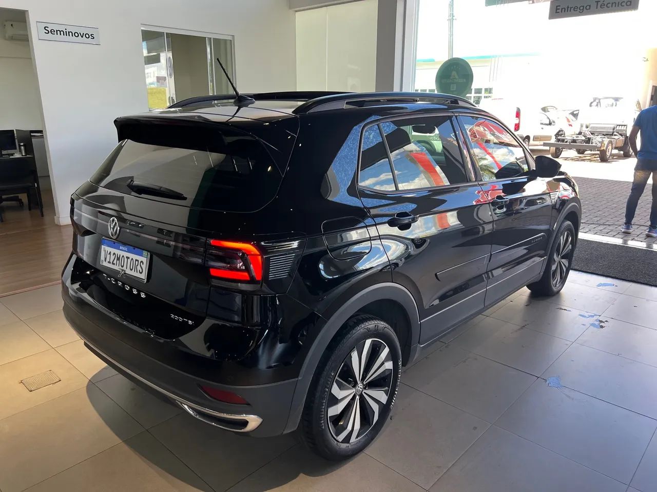 T-Cross Confortline + Teto solar  - Foto 3
