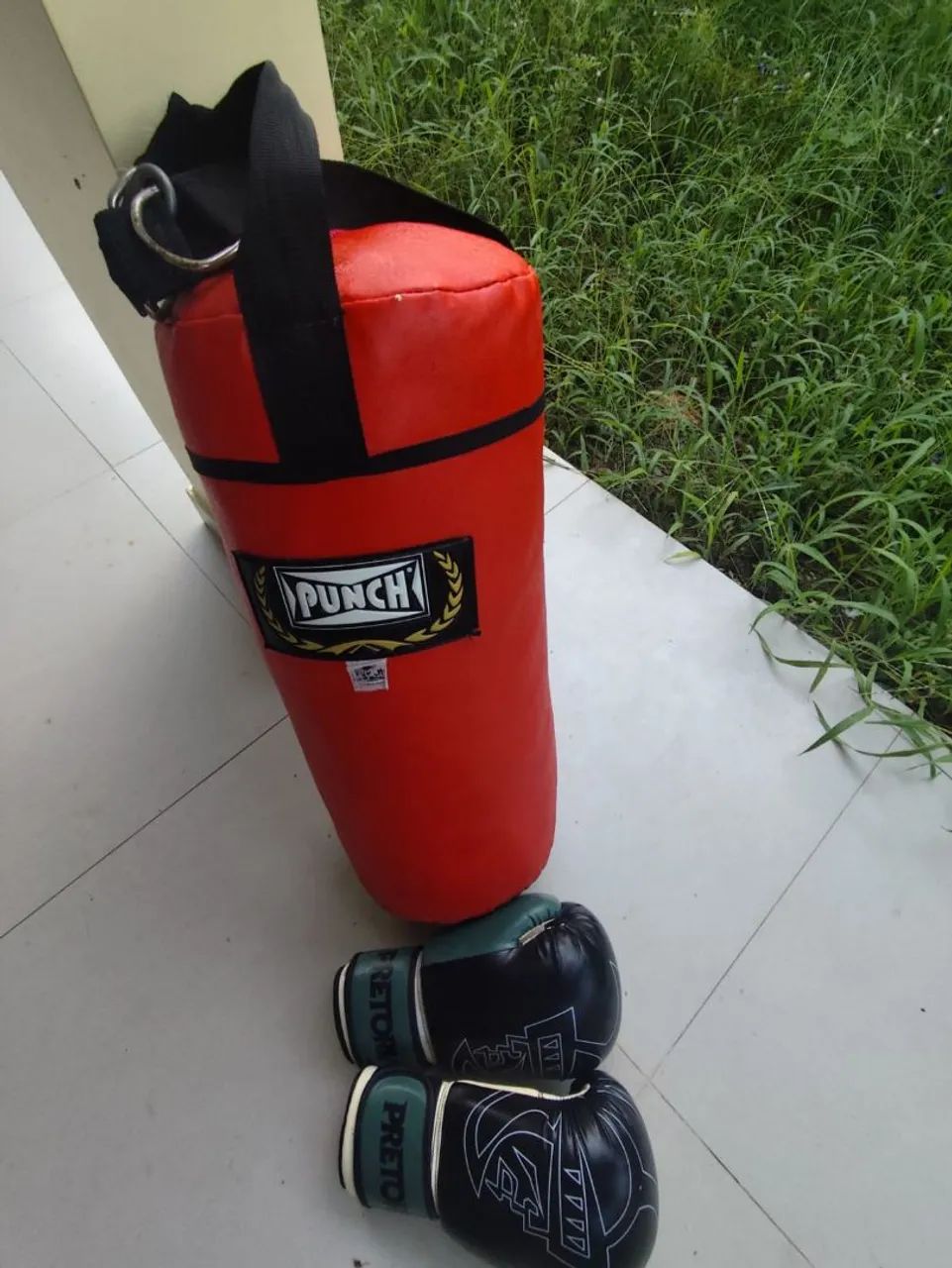 Kit Saco de Pancada Punch 90 cm Cheio + Luva Pretorian 14 OZ