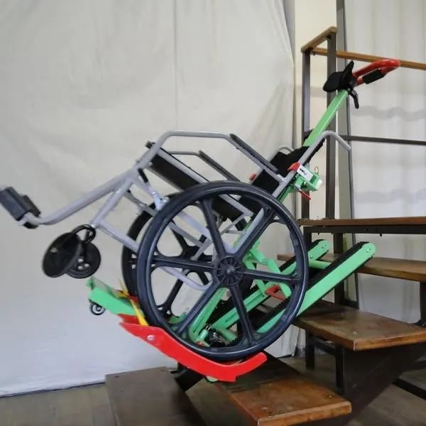 Carro Escalador de Escada para Cadeirante - Estilo Esteira - Foto 4