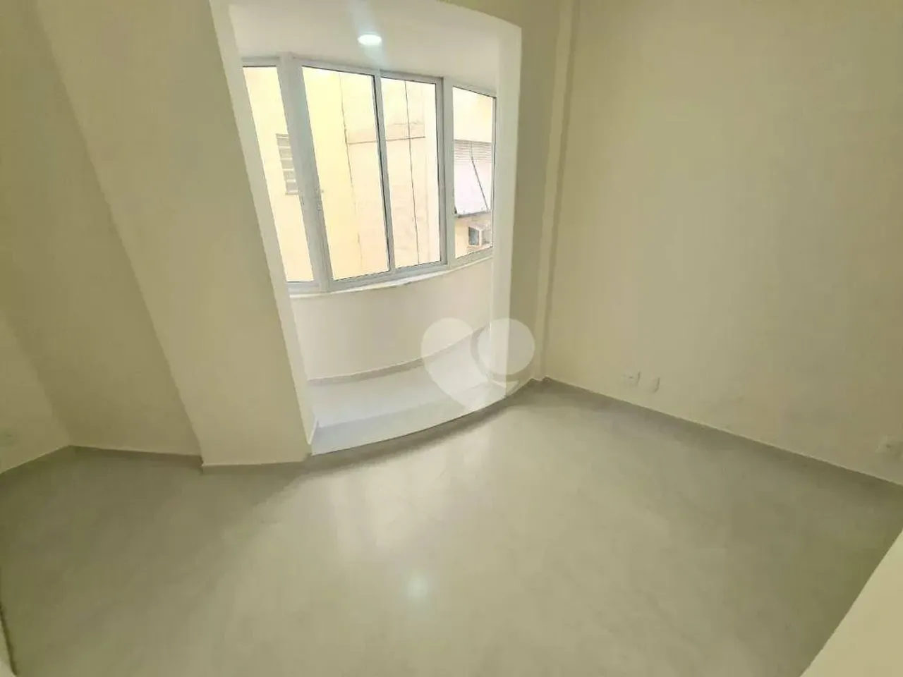 Sala quarto - reformado - andar alto - fundos - silencioso -por R$ 500.000 - Catete - Rio