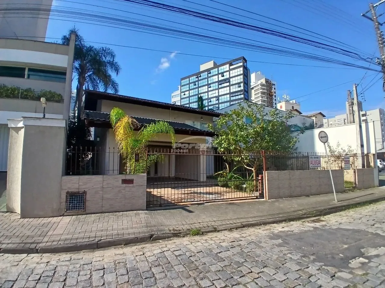 Casa comercial/ residencial MOBILIADA disponível para locação no bairro VILA NOVA BLUMENA