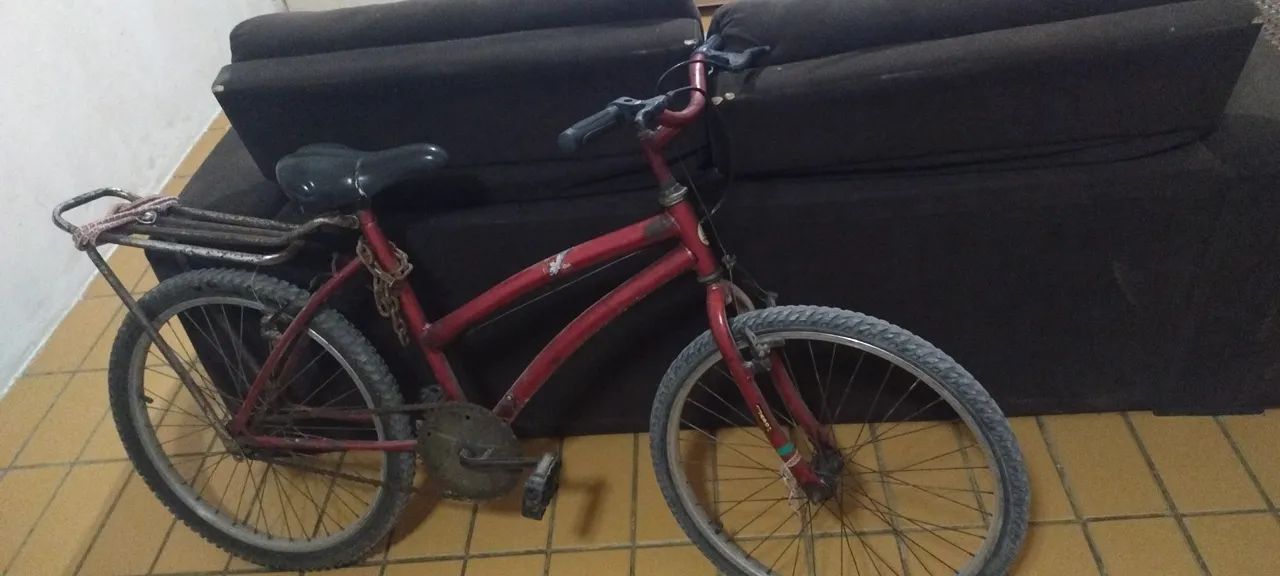 Bicicleta vermelha em ótimo estado
