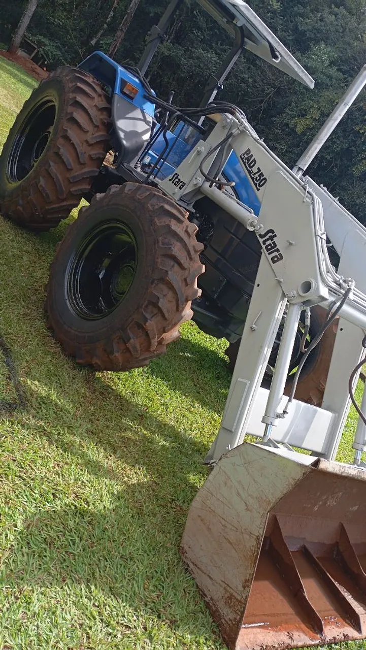 Trator agrícola tá 100