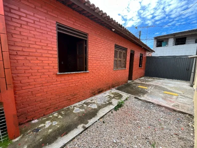 Alugo casa na Av. Washington Soares