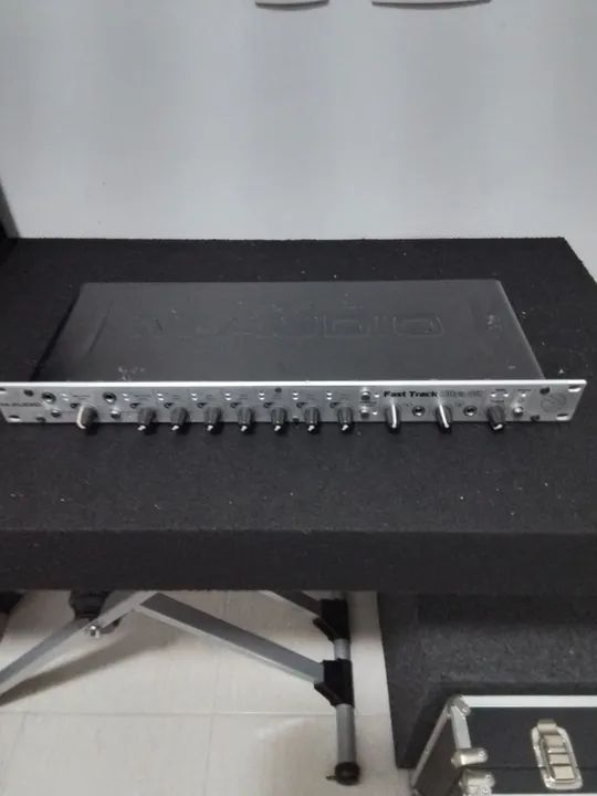 Interface de áudio M-Audio Fast Track ultra 8r