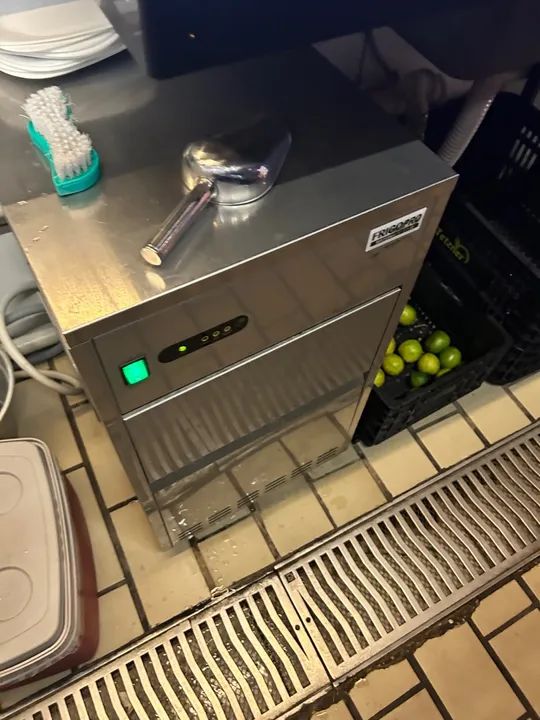 Máquina de gelo industrial frigopro 50kg