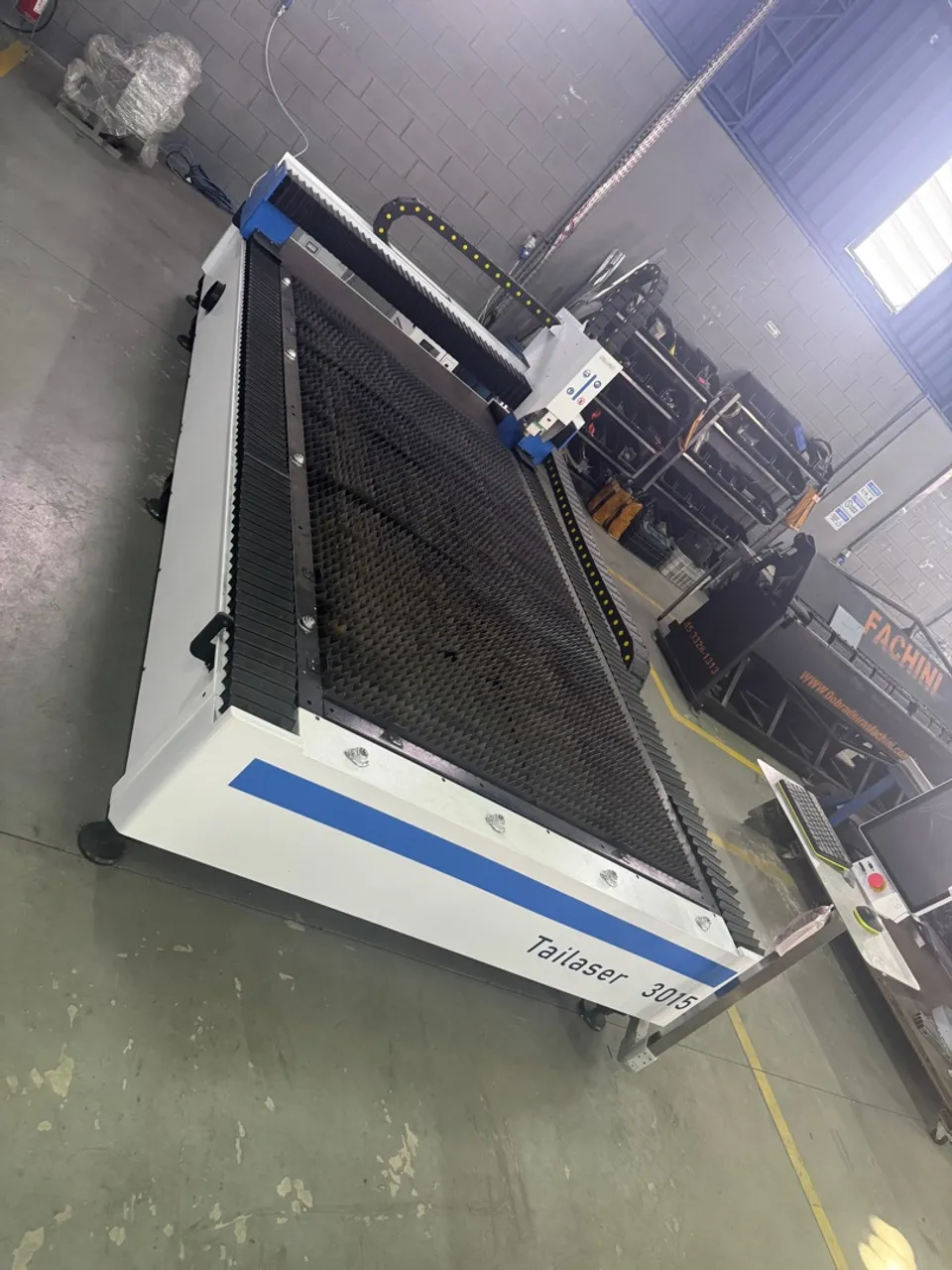 Máquina corte a laser 1500 w Embalada