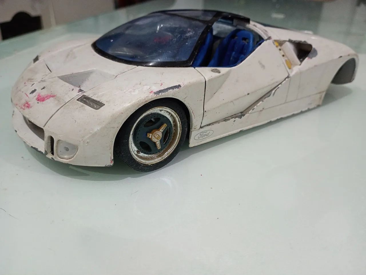 Miniatura Ford GT90 Escala 1/18 Maisto(para restauro) - Foto 2