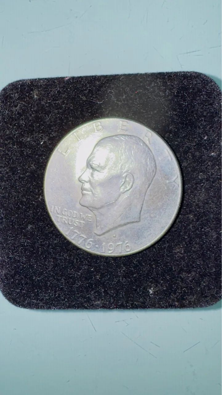 Moeda de 1 dólar tamanho 4cm