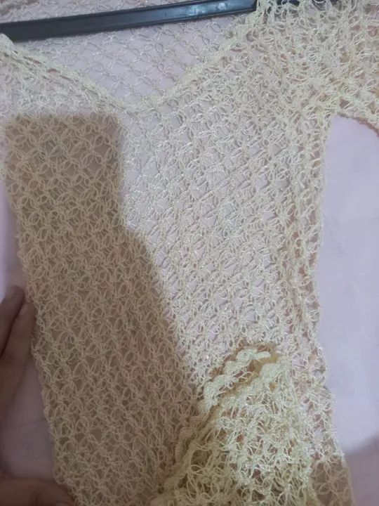 Peça de crochê manga longa cor beje  - Foto 2